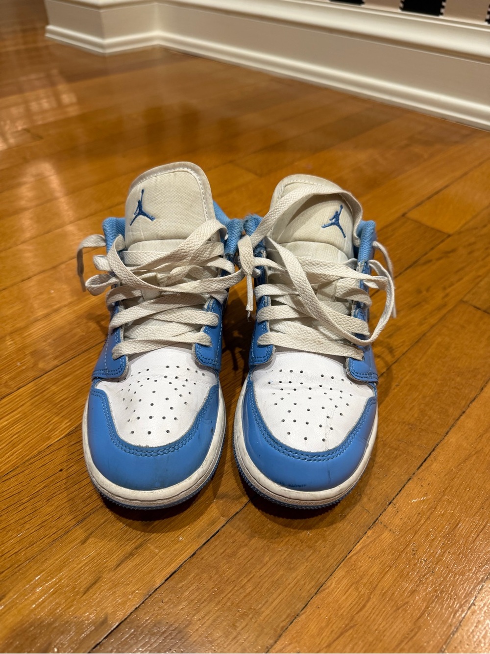 Nike Kids White and Light Blue Low-Top Sneakers